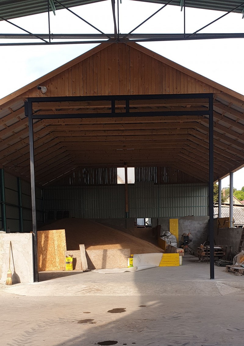 Lakatos szerkezetek Acèlvàz keret telepìtèsünk Tabajdon, ipari kapu beèpìtèsèhez.