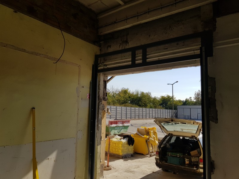 Lakatos szerkezetek Acèlvàz szerkezetünk beèpìtèse, ipari kapu fogadàsàhoz