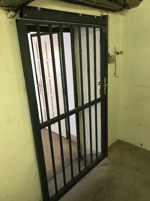 Lakatos szerkezetek Egyedi biztonsági tolóajtó gyártásunk