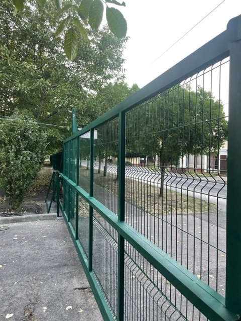 Lakatos szerkezetek Személyi közlekedő ajtó és 9 méteres úszókapu teljes körű kivitelezésünk Bp. XVI. ker. BKV Zrt. telephelyén