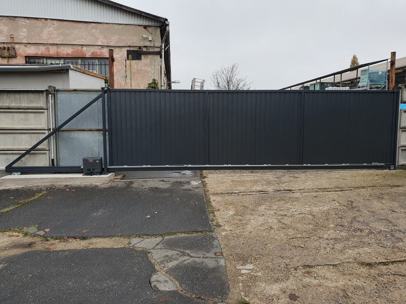 Lakatos szerkezetek Úszókapu gyártásunk az Orion Kft telephelyén