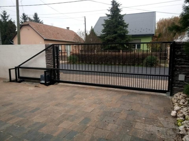 Lakatos szerkezetek Úszókapu teljeskörű (betonozás, kábelezés) kivitelezésünk Inárcson